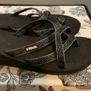 Black Teva Mush sandals